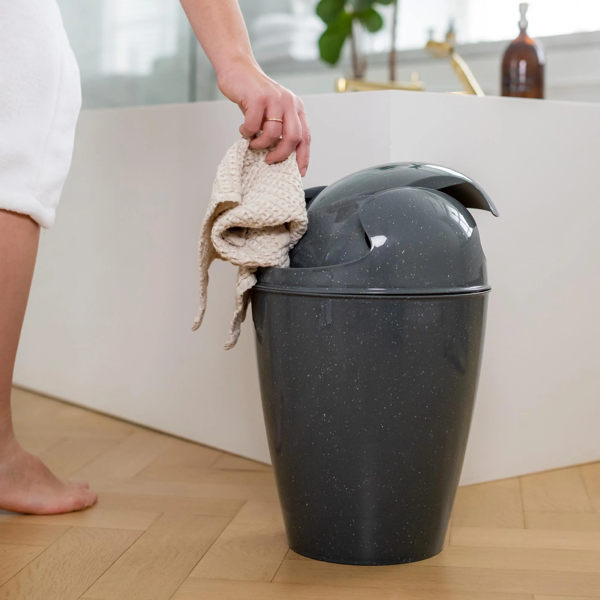 KOZIOL Cestino Pattumiera Gettacarte Grande DEL M 45cm 12L Grigio Plastica 100% Riciclata - Image 3