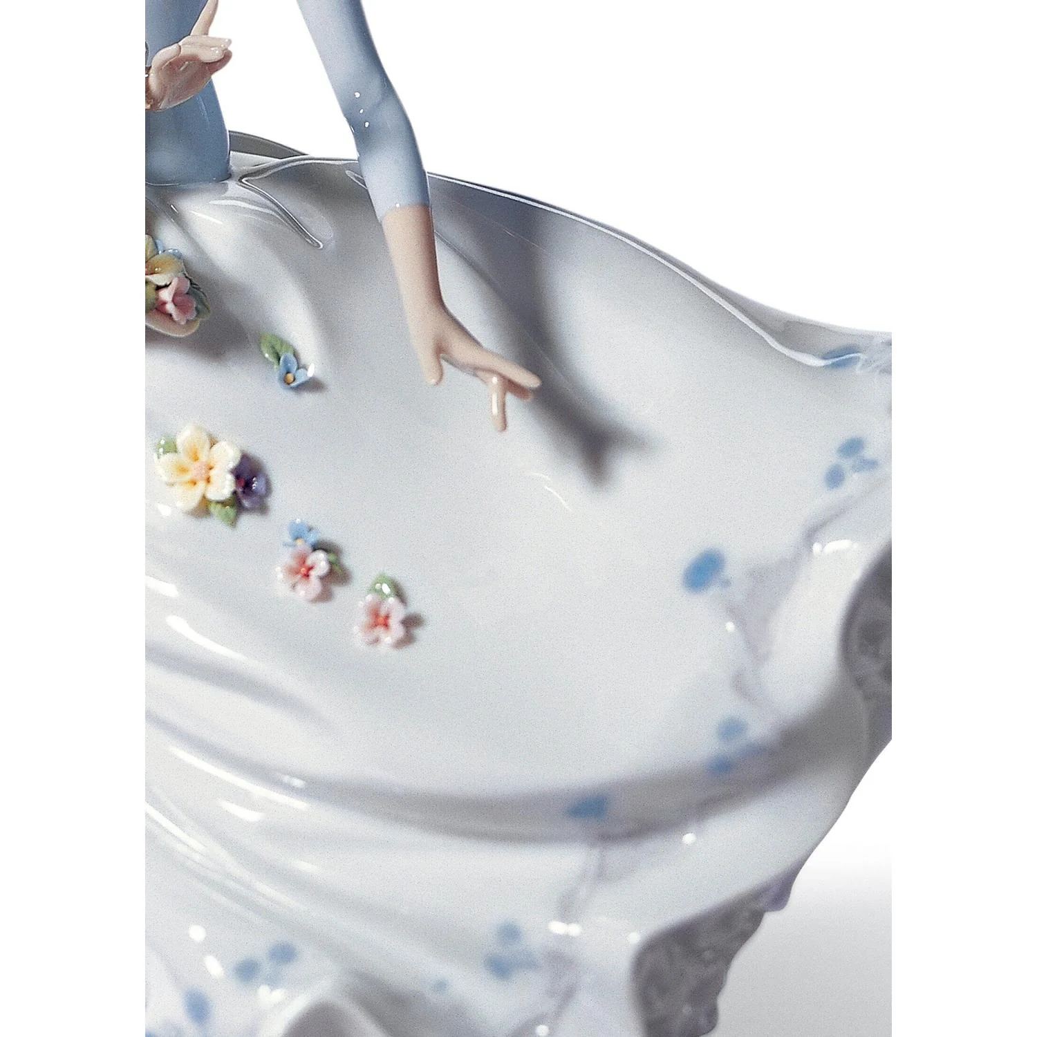 LLADRO' Figurina Donna Profumi Al Vento 28x20cm Porcellana - Image 3