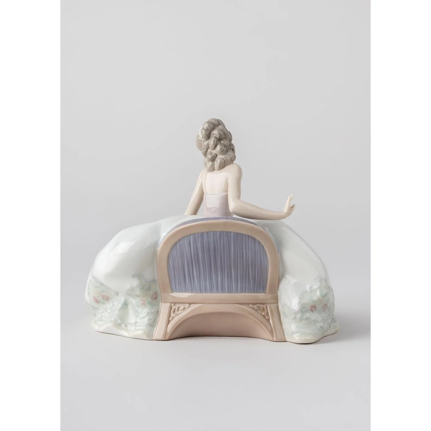 LLADRO' Figurina Dama 16x20cm Porcellana - Image 5
