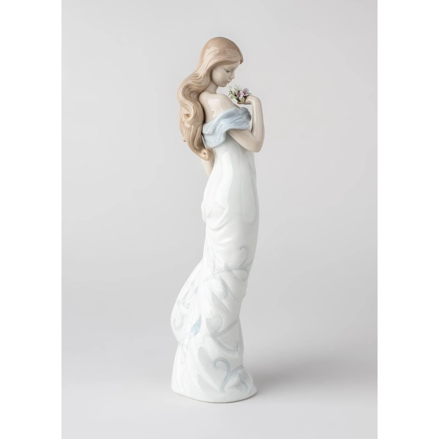 LLADRO' Figurina Donna Il Sussurro Dei Fiori 37x14cm Porcellana - Image 10