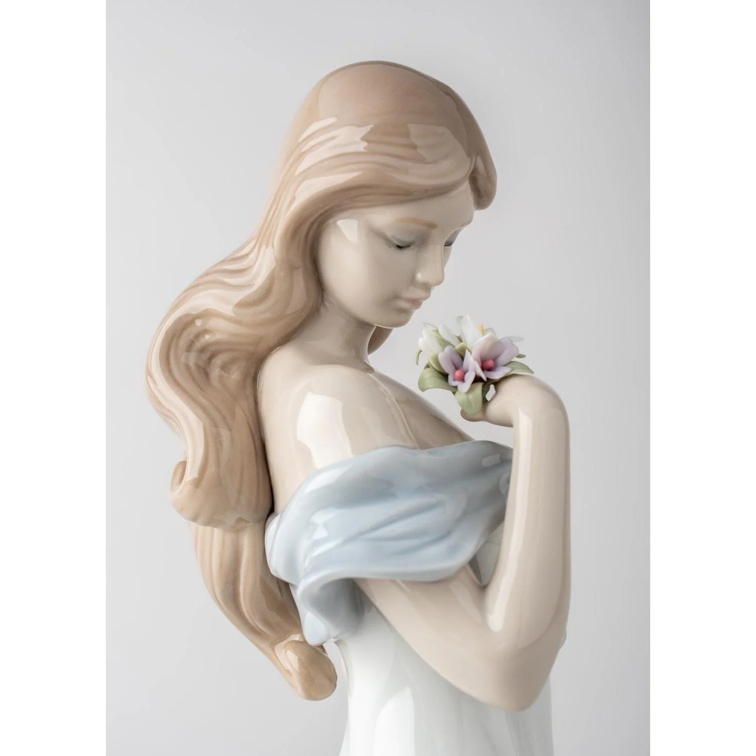 LLADRO' Figurina Donna Il Sussurro Dei Fiori 37x14cm Porcellana - Image 2