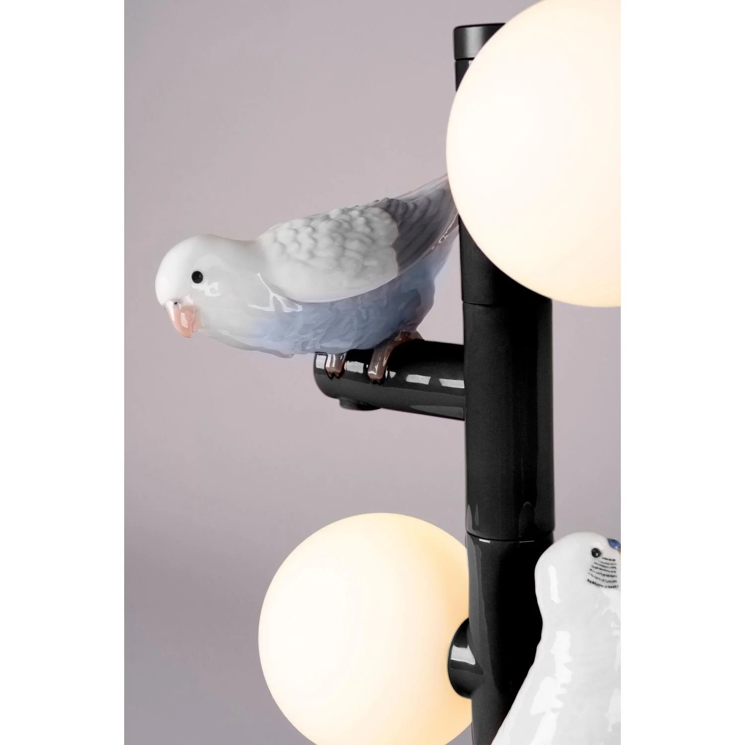 LLADRO' La Lampada da Tavolo The Parrot Party Nero 45x20cm Porcellana - Image 4