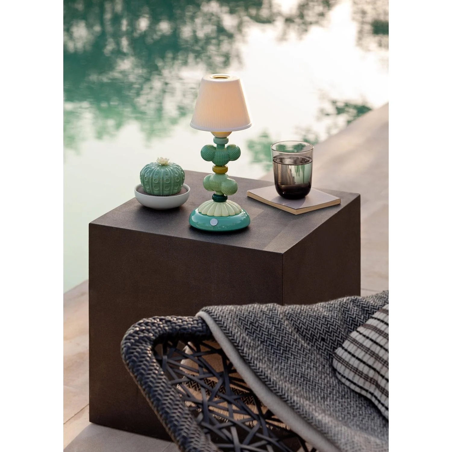 LLADRO' Lampada da Tavolo Firefly Cactus Verde 30x12cm Porcellana - Image 3