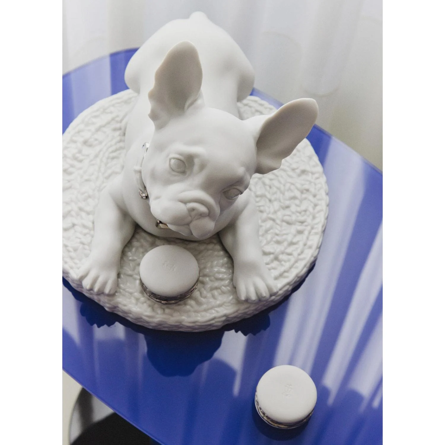 LLADRO' Scultura Bulldog Francese con Macarons Re Deco 24x29cm Porcellana - Image 6