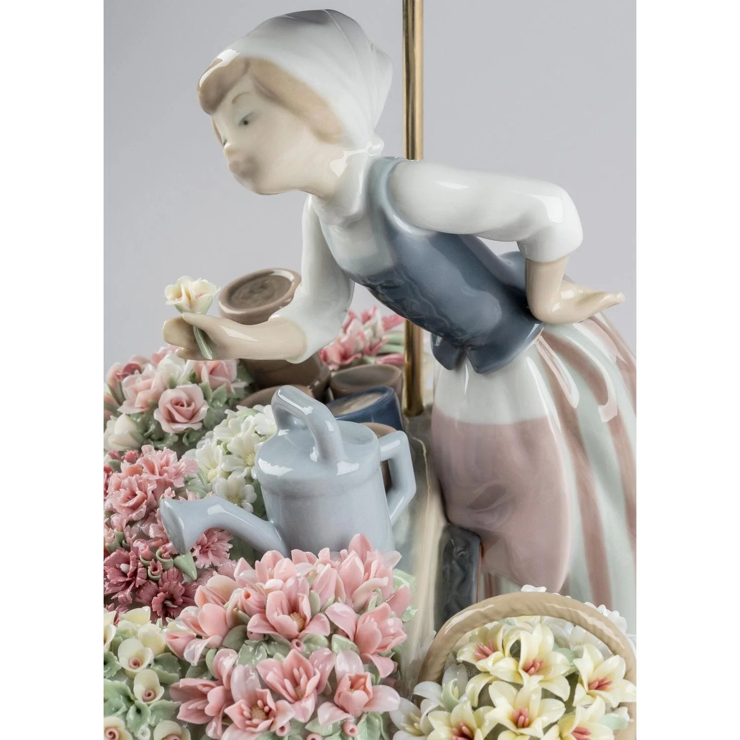 LLADRO' Scultura Donna Fioraia 30x27cm Porcellana - Image 4