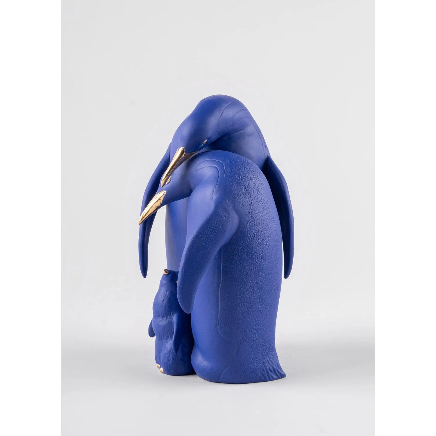 LLADRO' Scultura Famiglia di Pinguini Blu Oro Serie Limitata 25x16cm Porcellana - Image 4