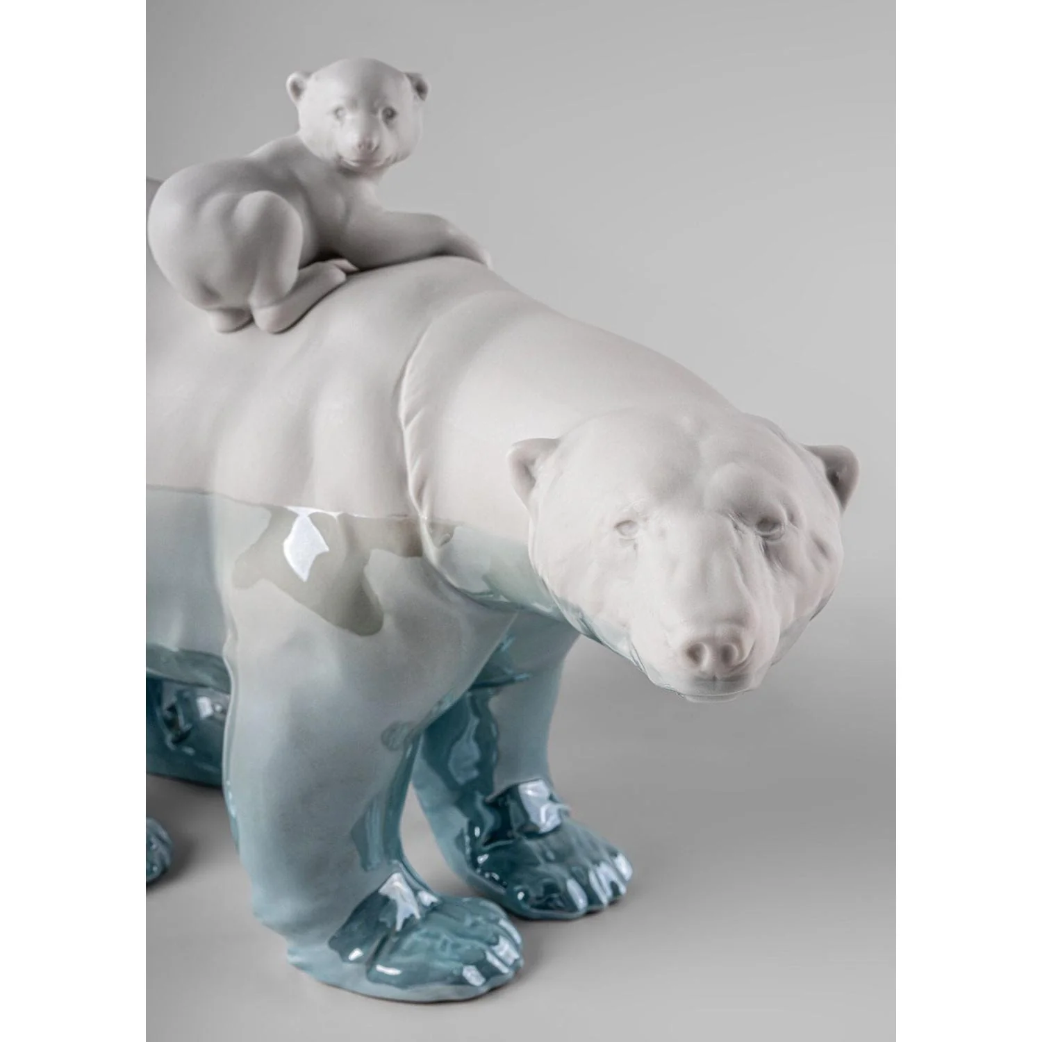LLADRO' Scultura Mamma Orsa e I Suoi Piccoli Underwater 25x39cm Porcellana - Image 3