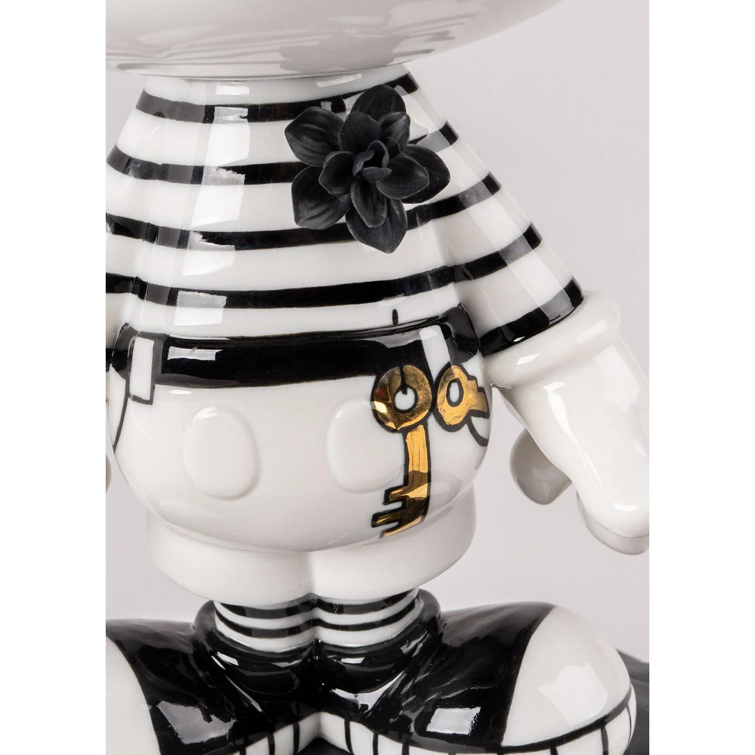 LLADRO' Scultura Mickey in Black And White 31x17cm Porcellana - Image 3