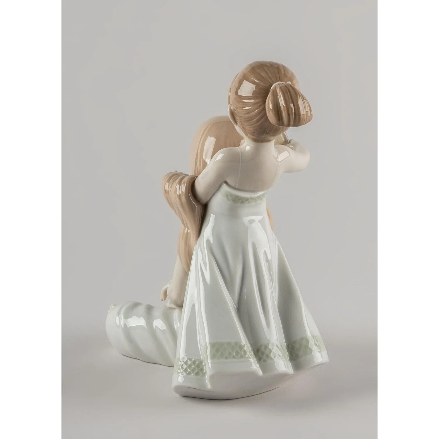 LLADRO' Scultura Pettino I Tuoi Capelli 21x24cm Porcellana - Image 4