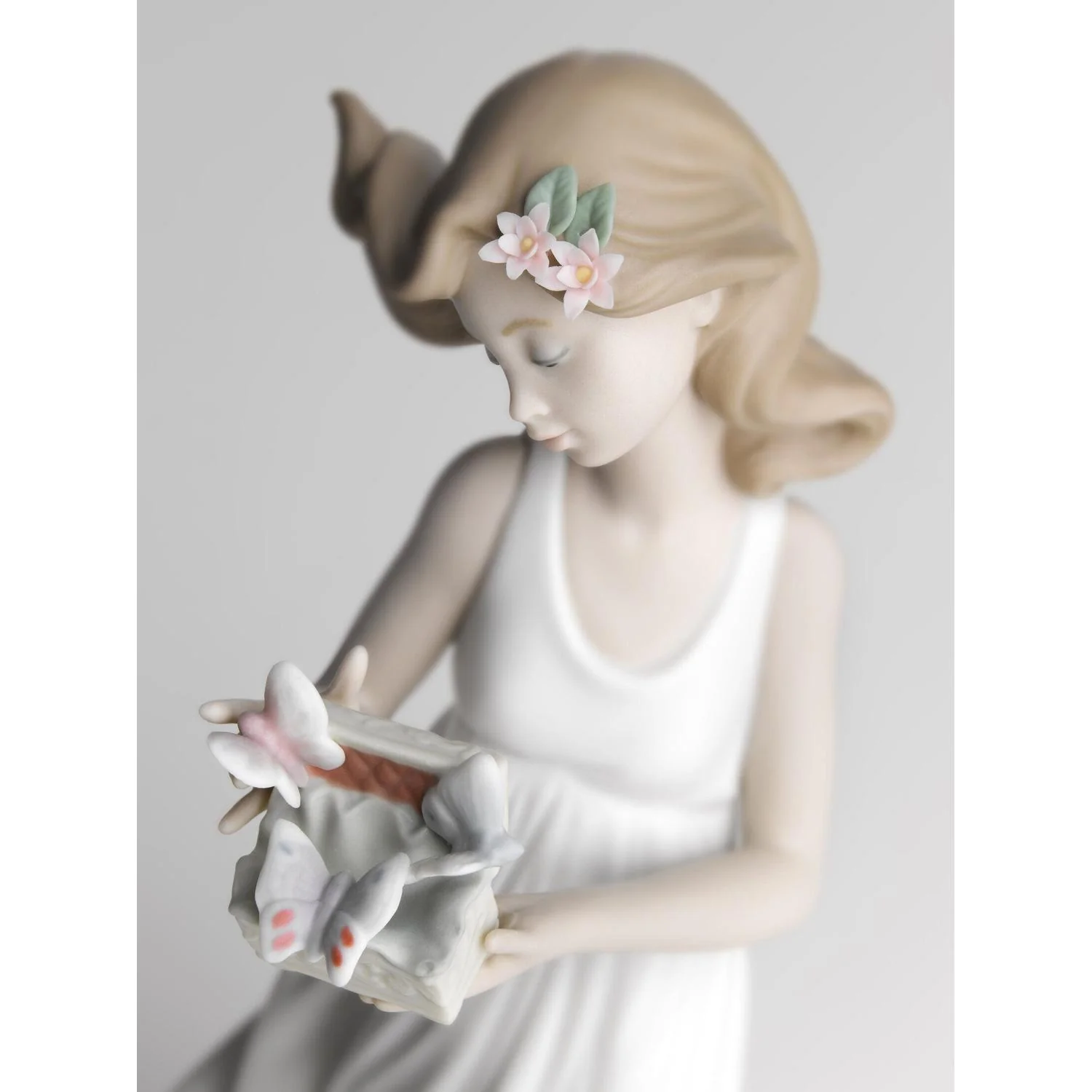 LLADRO' Figurina Donna Tesori Dell'Aria 32x16cm Porcellana - Image 5