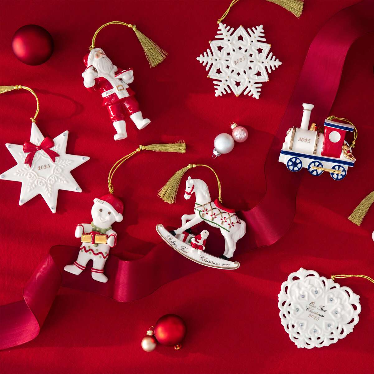 VILLEROY & BOCH Christmas Classics Edizione 2025 Addobbo Cavallo a Dondolo 11x9cm Porcellana - Image 7
